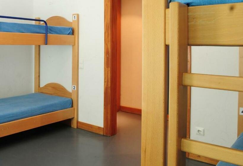 Номер Стандарт Четырехместный Совместный Санузел, Hi Abrantes – Pousada De Juventude