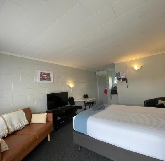 استوديو أساسي, Kensington Motel