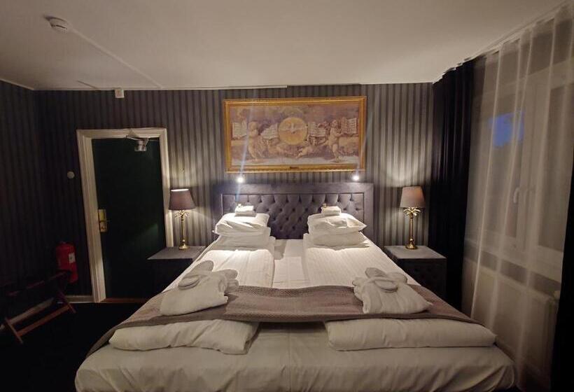 패밀리 룸, Palace Hotell