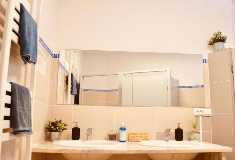 스탠다드 테라스 룸, The Lighthouse Hostel