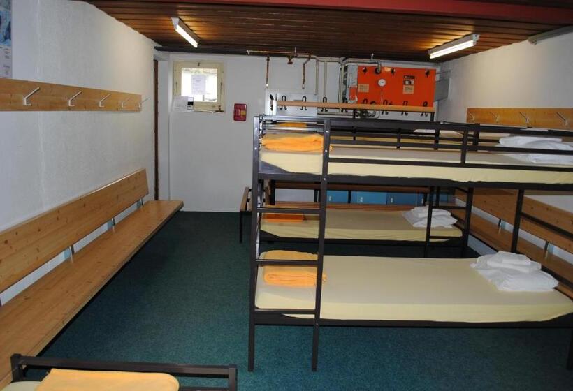 מיטה בחדר משותף, Des Alpes