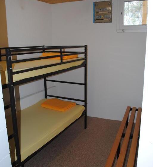 מיטה בחדר משותף, Des Alpes