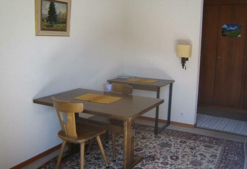 اتاق استاندارد سه نفره, Elite B&b