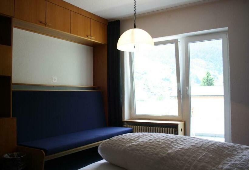 经济房, Schnider Bed&breakfast Und Café