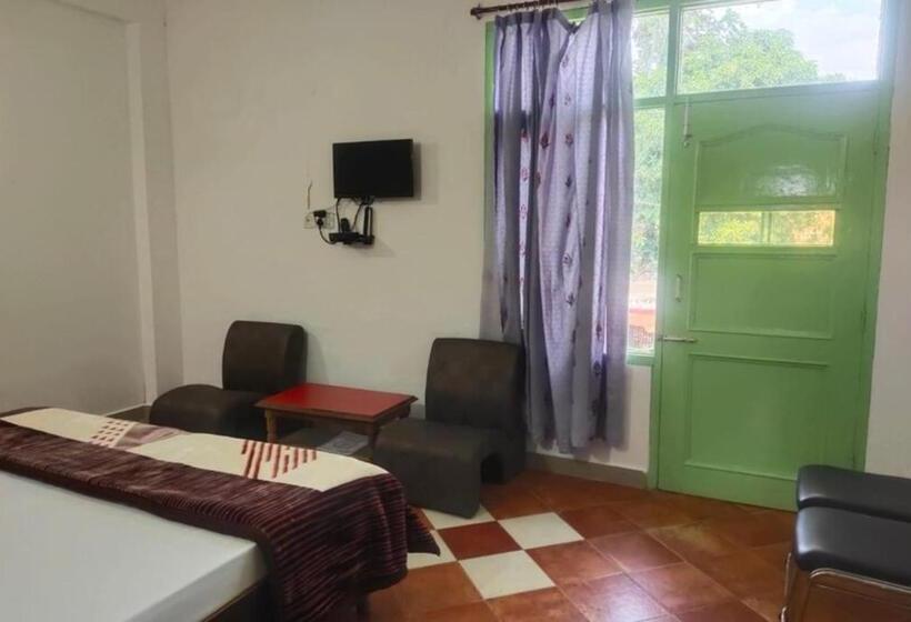 디럭스 룸, Goroomgo Hotel Dolphin Dalhousie