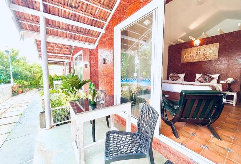 Номер Стандарт Вид на Бассейн, The Winterline Beach Resort, Goa