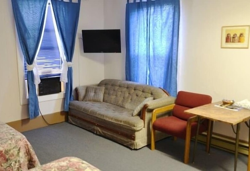 Номер Deluxe, Totem Motel