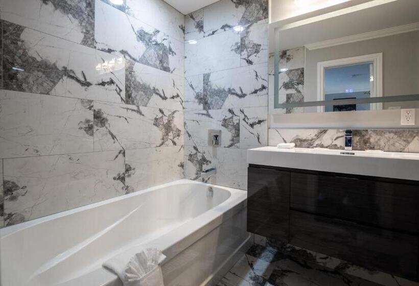 اتاق لوکس, Niagara Luxury Suites