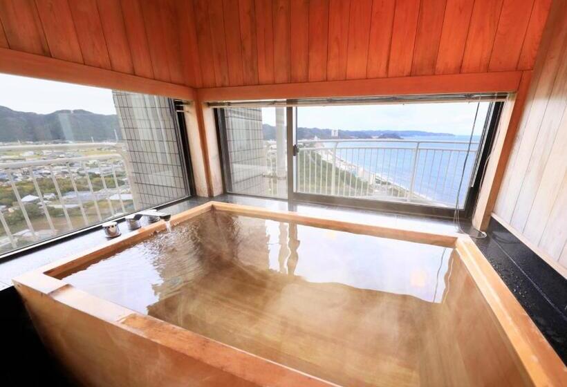 Люкс с Балконом, Kamogawa Grand Tower