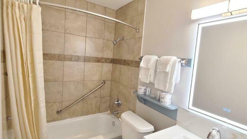 Номер Стандарт 2 Двуспальные Кровати, Maple Leaf Motel