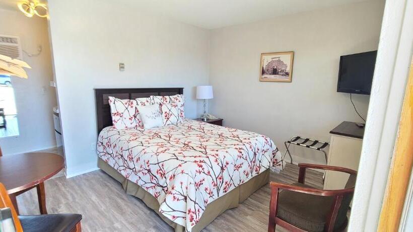 Номер Стандарт, Maple Leaf Motel
