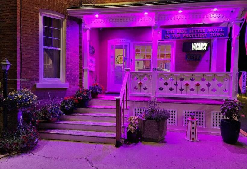 Номер Стандарт, Maple Leaf Motel