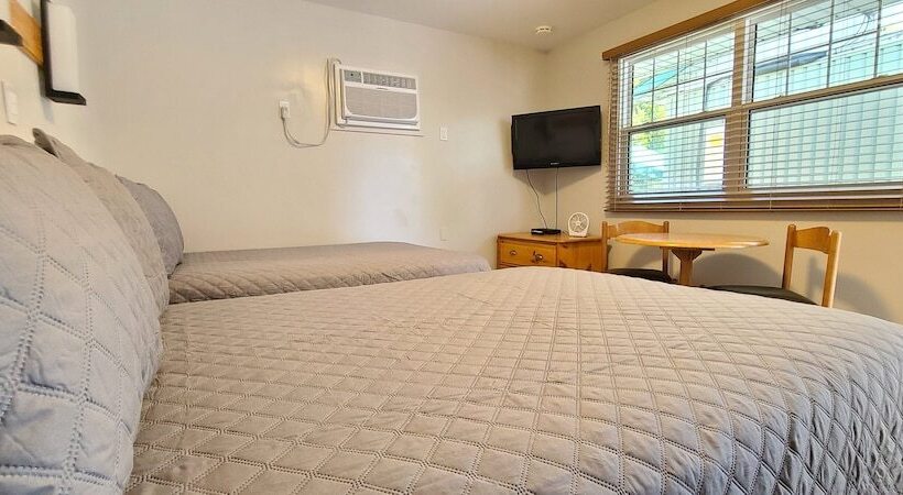 Номер Стандарт 2 Двуспальные Кровати, Maple Leaf Motel