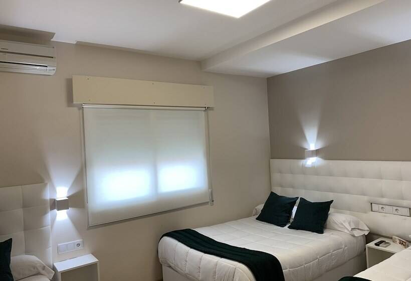 Номер Стандарт Трехместный, Hostal El Rocio