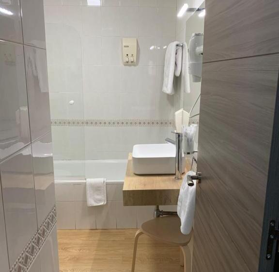 Номер Стандарт Трехместный, Hostal El Rocio