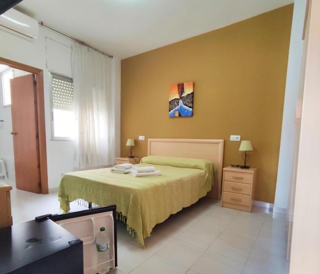 Номер Стандарт, Hostal Neus