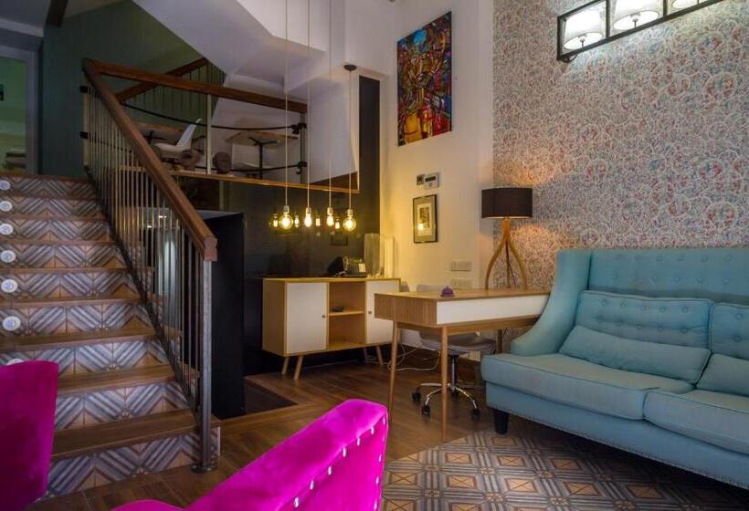 اتاق لوکس با بالکن, Rosal By Seaward Suites Only Adults