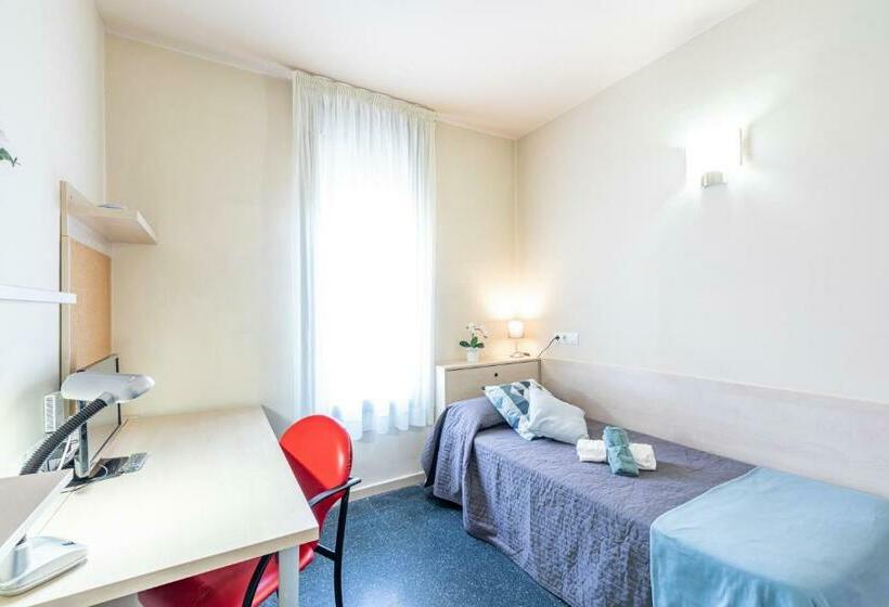 스탠다드 스튜디오, Residencia Universitaria Giner De Los Ríos