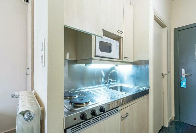 스탠다드 스튜디오, Residencia Universitaria Giner De Los Ríos