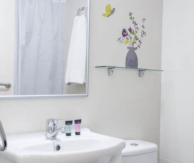 스탠다드 스튜디오, Residencia Universitaria Giner De Los Ríos