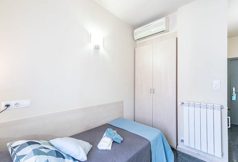 스탠다드 스튜디오, Residencia Universitaria Giner De Los Ríos