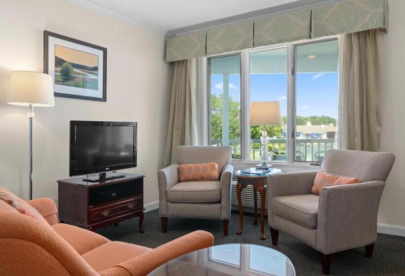 חדר סטנדרט לארבעה, The Sparhawk Oceanfront Resort