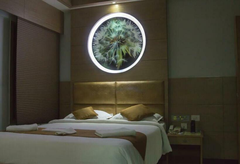Номер Deluxe, Sree Bharani Hotels