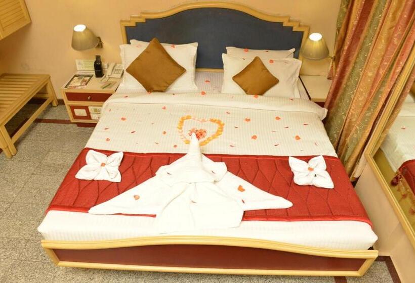 Люкс, Sree Bharani Hotels