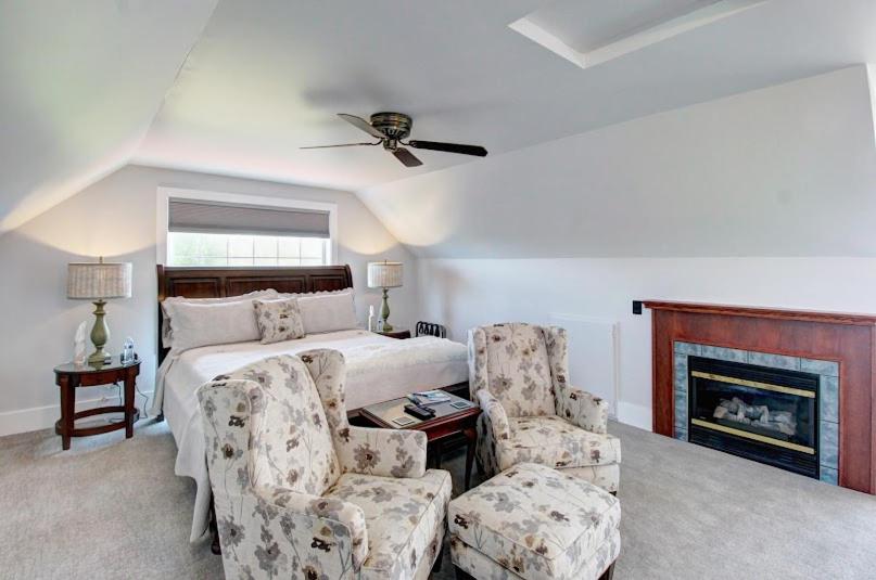스위트 킹사이즈 침대, Anchorage Inn B&b