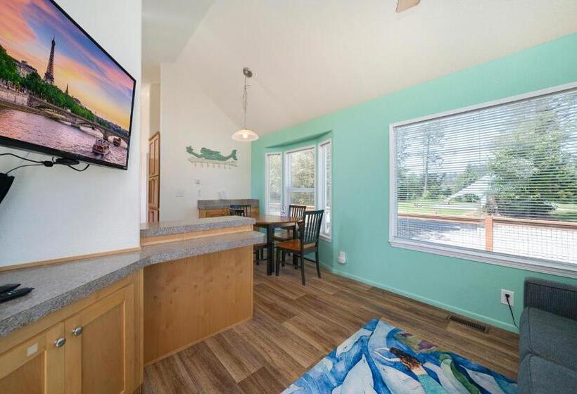 Хижина Superior, Sheltered Nook On Tillamook Bay