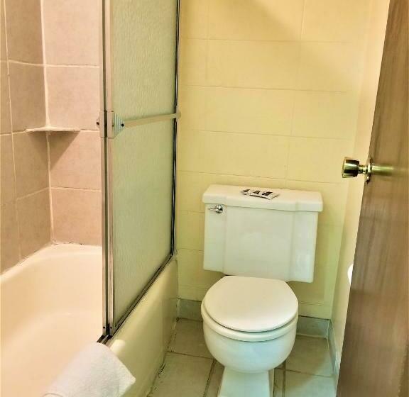Номер Стандарт, Town House Motor Inn