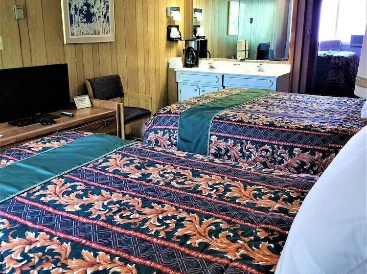 Семейный Номер, Town House Motor Inn