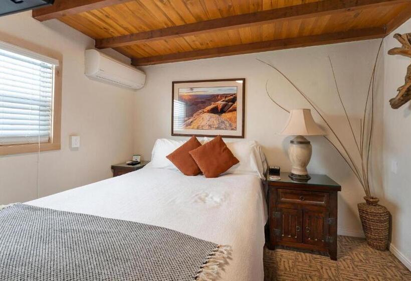 جناح إدارى, Stone Lizard Lodge