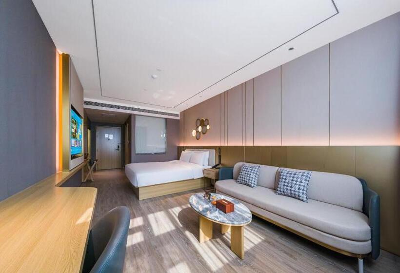 Номер бизнес-класса, Orange Hotel   Jiaozhou Jiaodong International Airport Jiaodong Subway Station