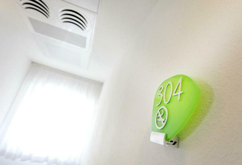 اتاق استاندارد سه تخته با چشمانداز استخر, Miorelli