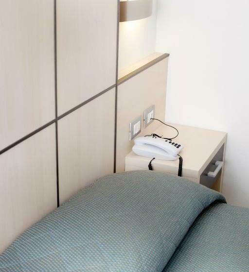 اتاق استاندارد با چشمانداز استخر, Miorelli