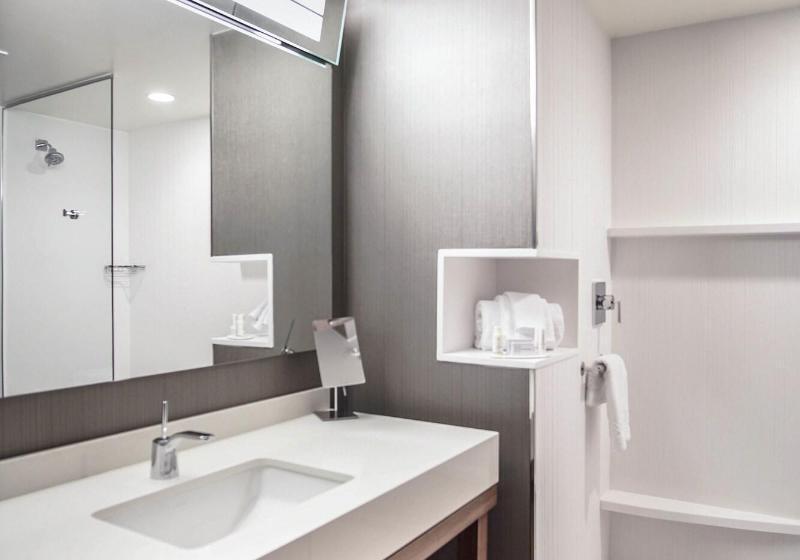 스탠다드 룸 킹사이즈 침대, Courtyard By Marriott Lenox Berkshires