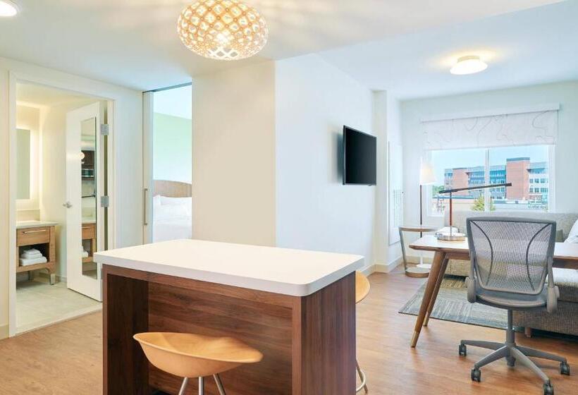 سوئیت با تخت بزرگ, Element West Des Moines