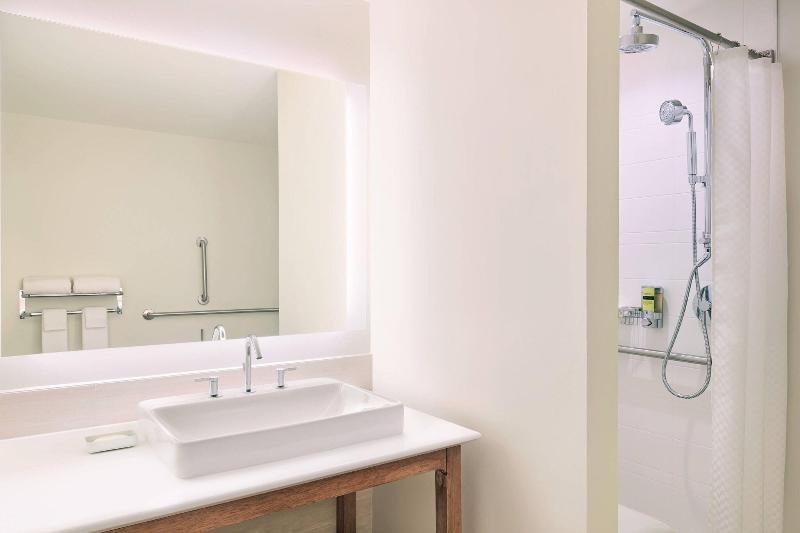 Студио Стандарт Кровать Кинг, Element West Des Moines