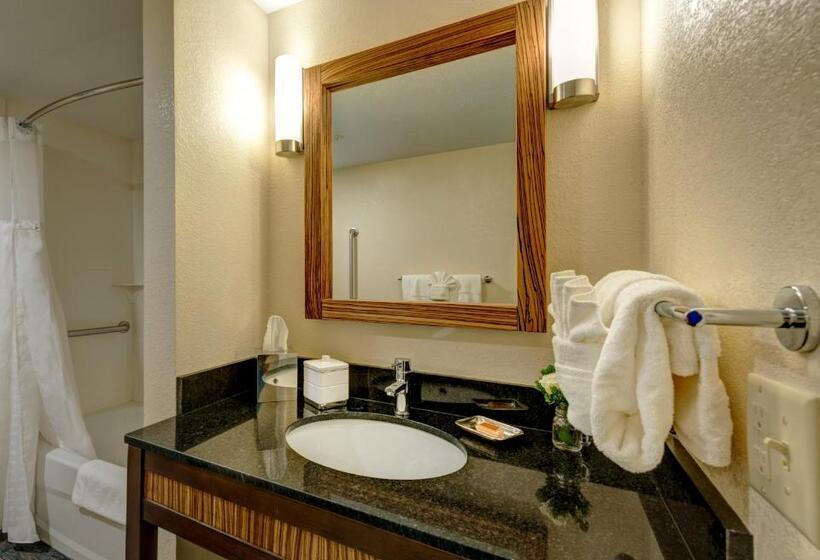 Люкс Адаптированный для Инвалидов, Garrison Hotel & Suites Dover Portsmouth, Ascend Hotel Collection
