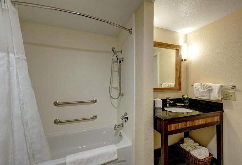 Люкс Адаптированный для Инвалидов, Garrison Hotel & Suites Dover Portsmouth, Ascend Hotel Collection