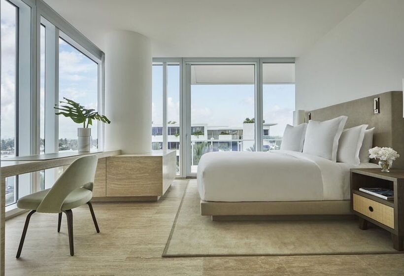 جناح كلوب, Four Seasons Hotel At The Surf Club