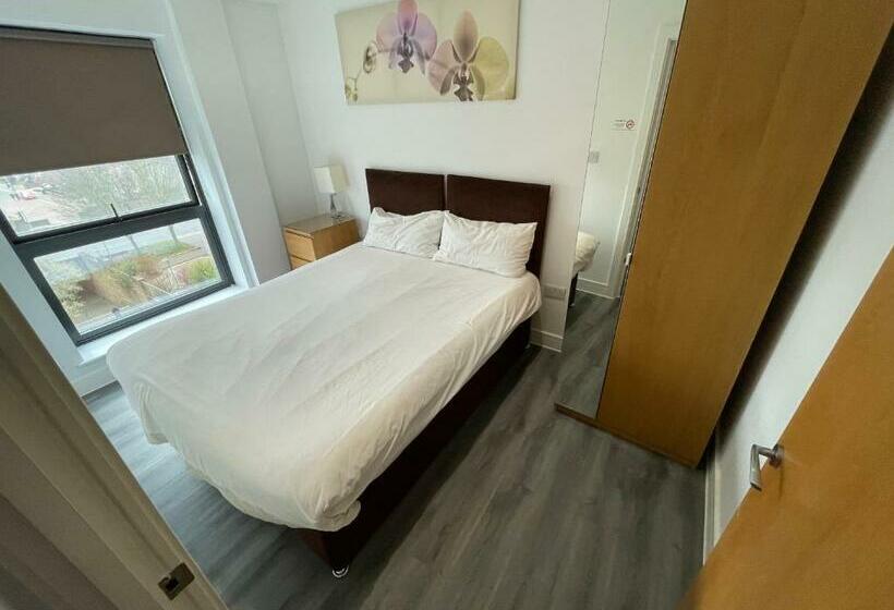 Апартаменты 3 Спальни, Ilford Tower Apartments