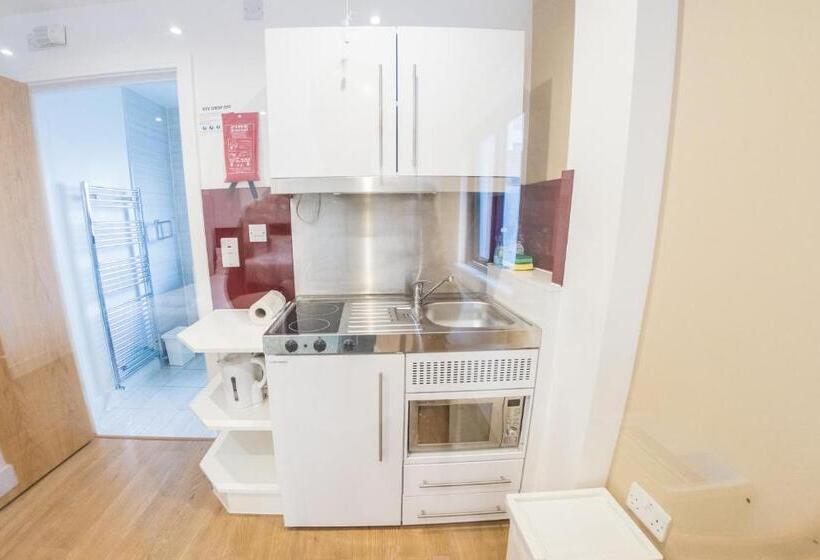 Номер Стандарт, Ilford Tower Apartments