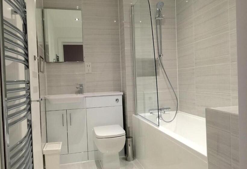 Апартаменты 2 Спальни, Ilford Tower Apartments