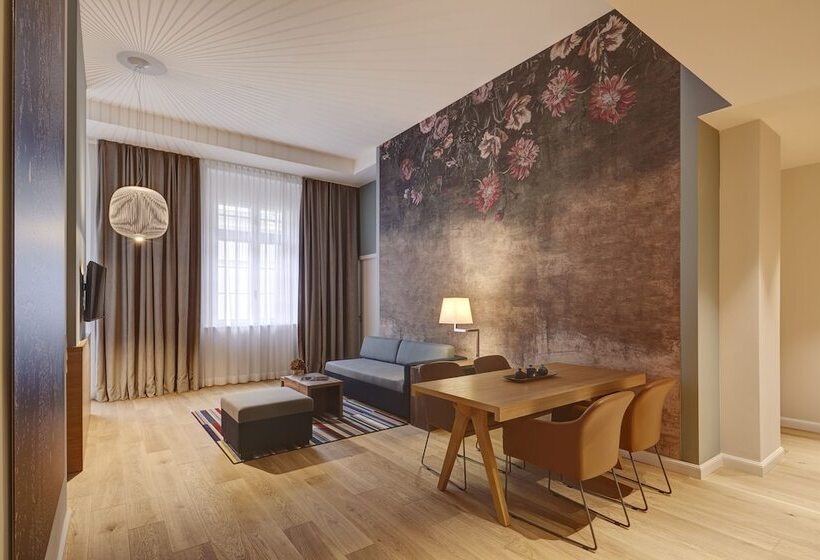 Студия Стандарт, The Wellem, In The Unbound Collection By Hyatt
