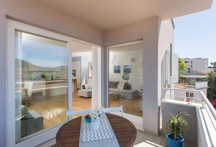 آپارتمان 3 خوابه با چشم‌انداز دریا, Apartments Villa Karmen