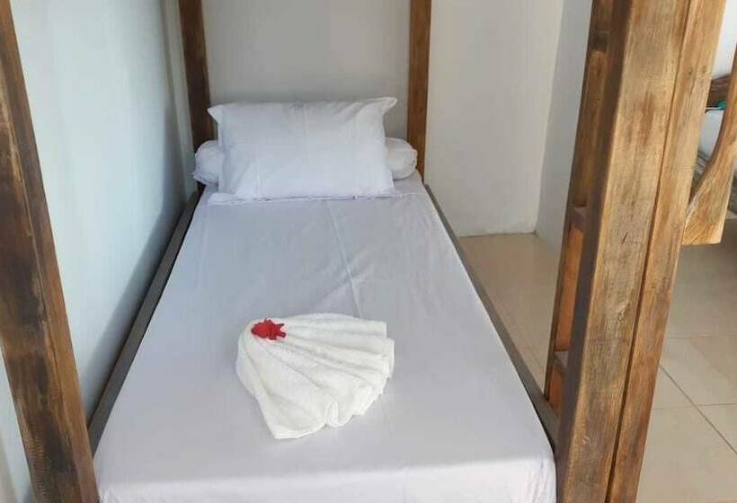 Семейный Номер, Bajo Sunset Hostel