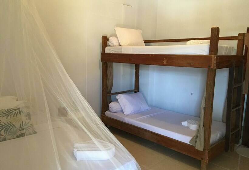 Семейный Номер, Bajo Sunset Hostel