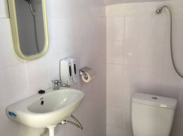 Семейный Номер, Bajo Sunset Hostel